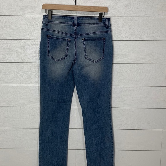 Chico’s 00 Short (2S) Jeans - Picture 2 of 3